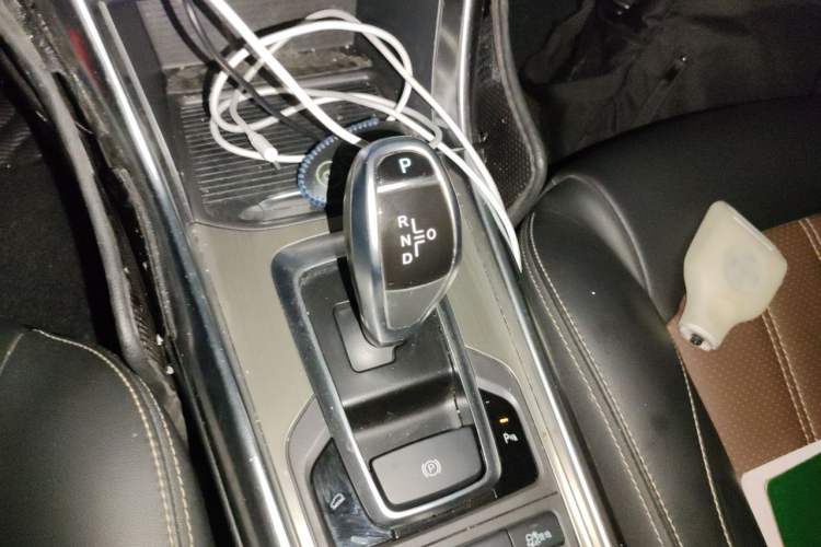 Used BYD Song New Energy 2017 Song DM 1.5TID All-Wheel Drive Luxury Model Gear Lever
