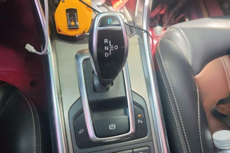 Used BYD Song New Energy 2017 Song DM 1.5TID All-Wheel Drive Luxury Model Gear Lever