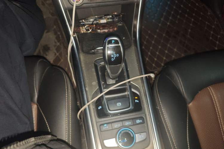 Used BYD Song New Energy 2017 Song DM 1.5TID All-Wheel Drive Luxury Model Gear Lever