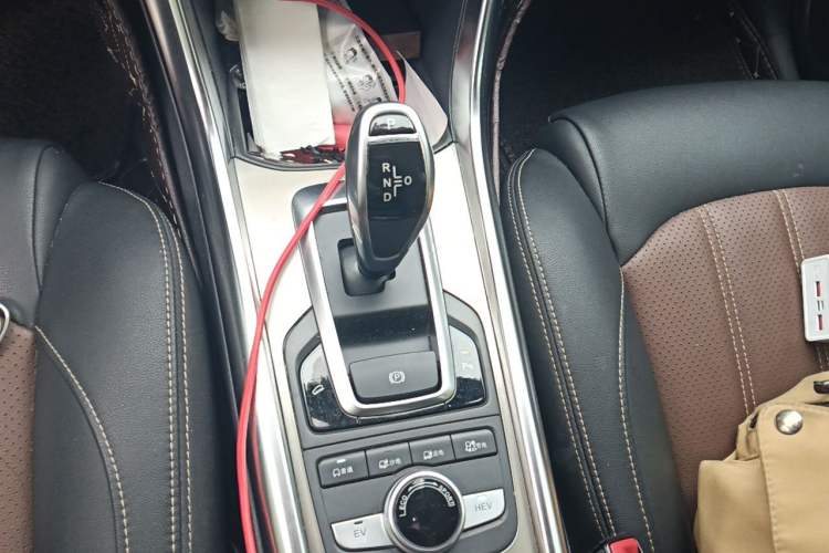 Used BYD Song New Energy 2017 Song DM 1.5TID All-Wheel Drive Luxury Model Gear Lever