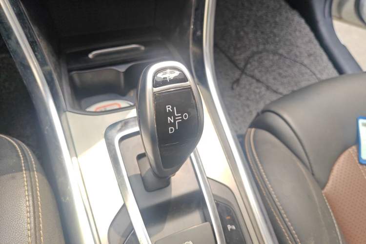 Used BYD Song New Energy 2017 Song DM 1.5TID All-Wheel Drive Luxury Model Gear Lever