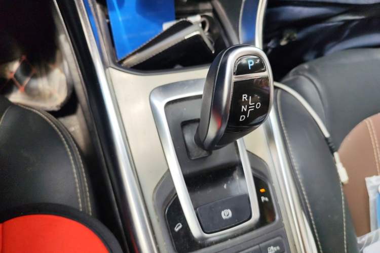 Used BYD Song New Energy 2017 Song DM 1.5TID All-Wheel Drive Luxury Model Gear Lever