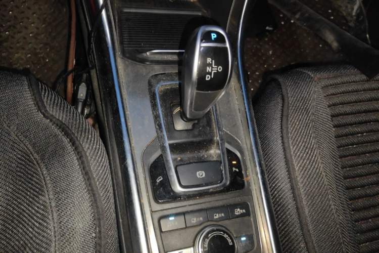 Used BYD Song New Energy 2017 Song DM 1.5TID All-Wheel Drive Prestige Model Gear Lever