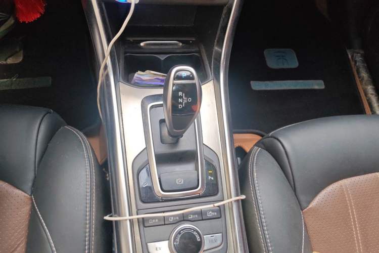 Used BYD Song New Energy 2017 Song DM 1.5TID All-Wheel Drive Luxury Model Gear Lever