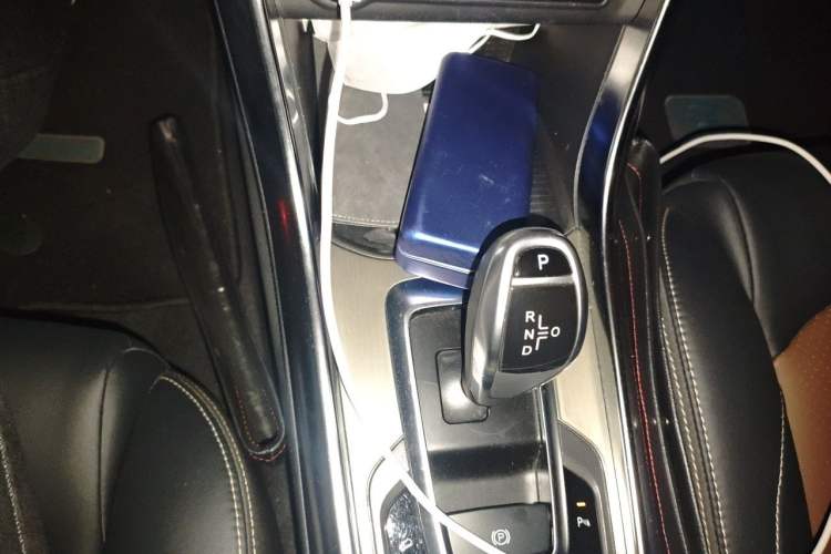 Used BYD Song New Energy 2017 Song DM 1.5TID All-Wheel Drive Luxury Model Gear Lever