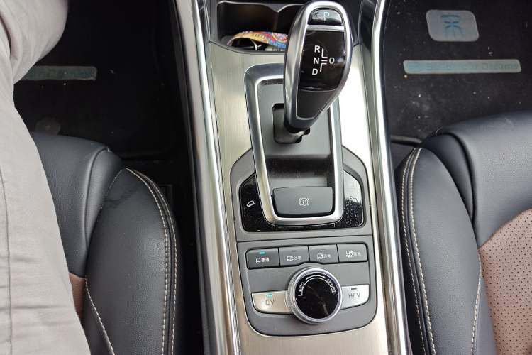 Used BYD Song New Energy 2017 Song DM 1.5TID All-Wheel Drive Luxury Model Gear Lever