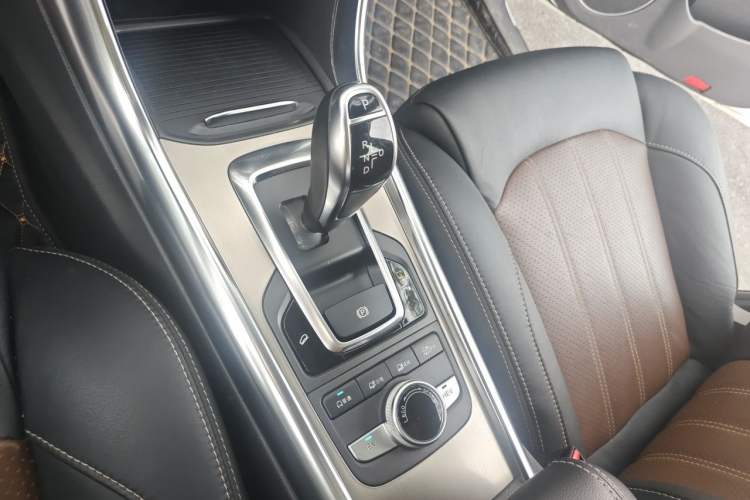 Used BYD Song New Energy 2017 Song DM 1.5TID All-Wheel Drive Luxury Model Gear Lever