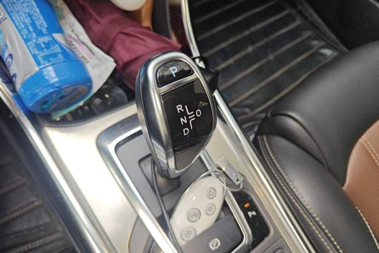 Used BYD Song New Energy 2017 Song DM 1.5TID All-Wheel Drive Luxury Model Gear Lever