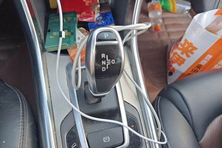 Used BYD Song New Energy 2017 Song DM 1.5TID All-Wheel Drive Luxury Model Gear Lever