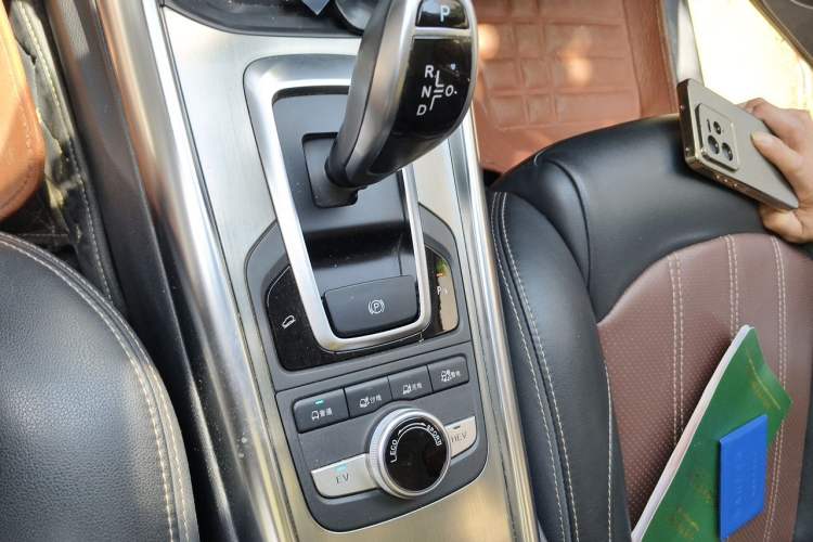 Used BYD Song New Energy 2017 Song DM 1.5TID All-Wheel Drive Prestige Model Gear Lever