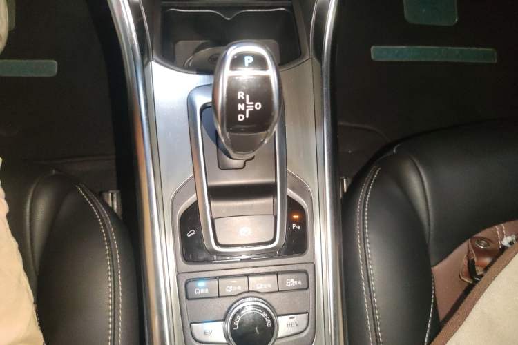 Used BYD Song New Energy 2017 Song DM 1.5TID All-Wheel Drive Luxury Model Gear Lever