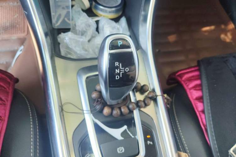Used BYD Song New Energy 2017 Song DM 1.5TID All-Wheel Drive Luxury Model Gear Lever