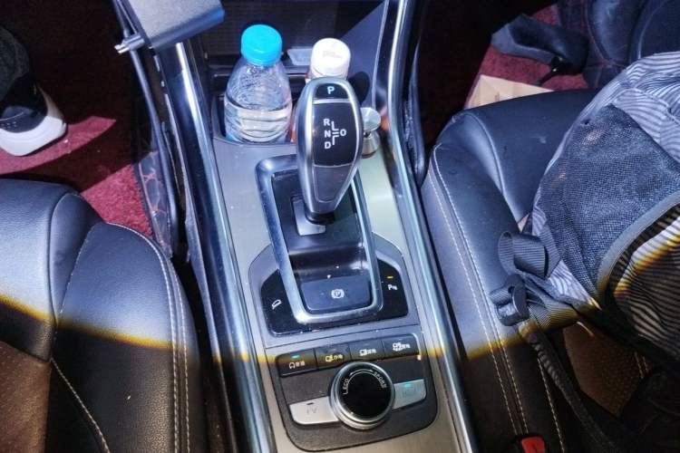 Used BYD Song New Energy 2017 Song DM 1.5TID All-Wheel Drive Prestige Model Gear Lever