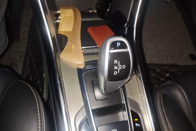 Used BYD Song New Energy 2017 Song DM 1.5TID All-Wheel Drive Prestige Model Gear Lever