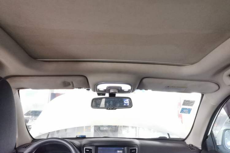 Used BYD Song New Energy 2017 Song DM 1.5TID All-Wheel Drive Prestige Model Headliner