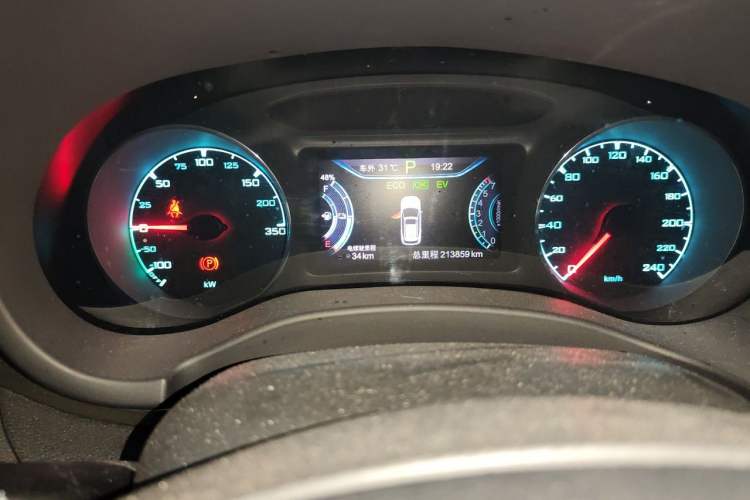 Used BYD Song New Energy 2017 Song DM 1.5TID All-Wheel Drive Luxury Model Instrument Cluster