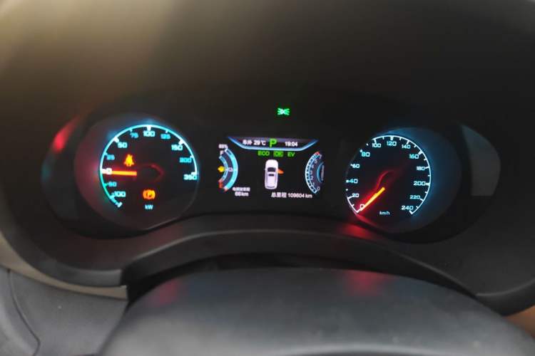 Used BYD Song New Energy 2017 Song DM 1.5TID All-Wheel Drive Luxury Model Instrument Cluster