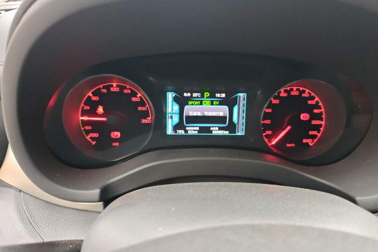 Used BYD Song New Energy 2017 Song DM 1.5TID All-Wheel Drive Luxury Model Instrument Cluster