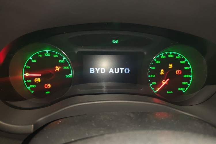 Used BYD Song New Energy 2017 Song DM 1.5TID All-Wheel Drive Luxury Model Instrument Cluster