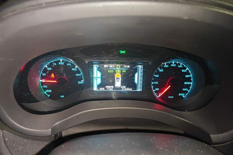 Used BYD Song New Energy 2017 Song DM 1.5TID All-Wheel Drive Luxury Model Instrument Cluster