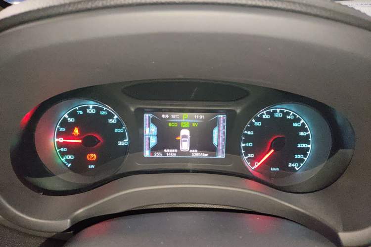 Used BYD Song New Energy 2017 Song DM 1.5TID All-Wheel Drive Luxury Model Instrument Cluster