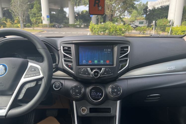 Used BYD Song New Energy 2017 Song DM 1.5TID All-Wheel Drive Luxury Model Interior 2