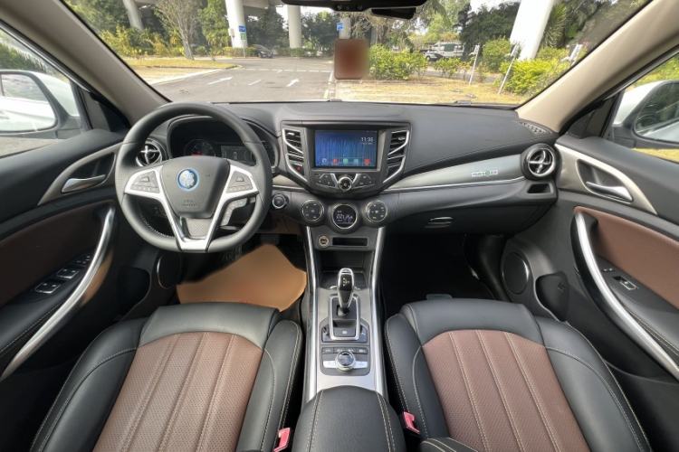 Used BYD Song New Energy 2017 Song DM 1.5TID All-Wheel Drive Luxury Model Interior 2