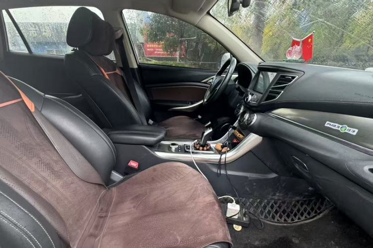 Used BYD Song New Energy 2017 Song DM 1.5TID All-Wheel Drive Luxury Model Interior 4