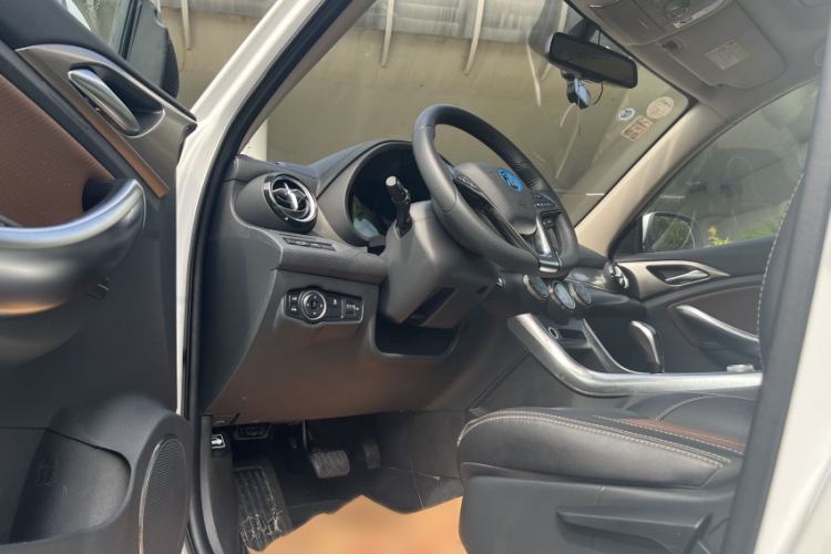 Used BYD Song New Energy 2017 Song DM 1.5TID All-Wheel Drive Luxury Model Interior 4