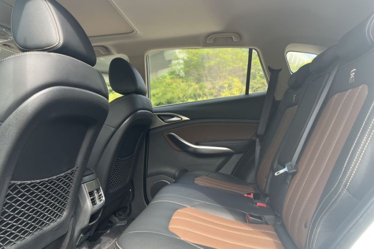 Used BYD Song New Energy 2017 Song DM 1.5TID All-Wheel Drive Luxury Model Interior 5