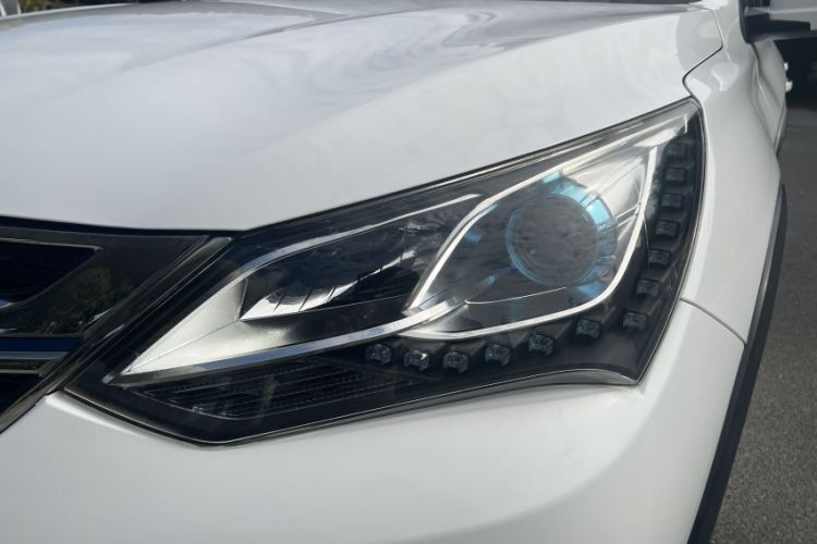 Used BYD Song New Energy 2017 Song DM 1.5TID All-Wheel Drive Luxury Model Left Front Headlight