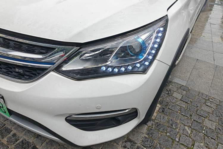 Used BYD Song New Energy 2017 Song DM 1.5TID All-Wheel Drive Luxury Model Left Front Headlight