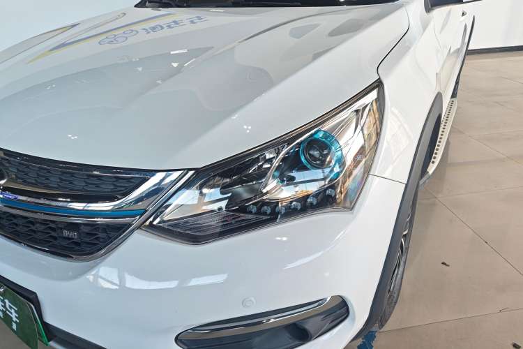 Used BYD Song New Energy 2017 Song DM 1.5TID All-Wheel Drive Luxury Model Left Front Headlight