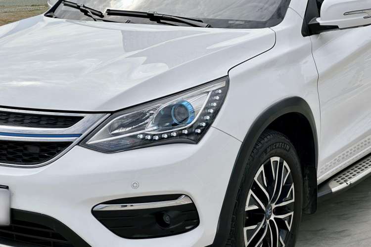 Used BYD Song New Energy 2017 Song DM 1.5TID All-Wheel Drive Luxury Model Left Front Headlight
