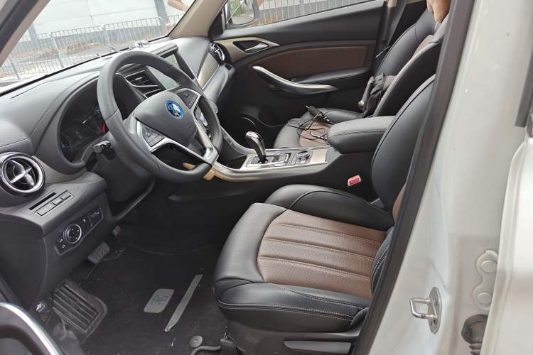 Used BYD Song New Energy 2017 Song DM 1.5TID All-Wheel Drive Luxury Model Left Front Seat