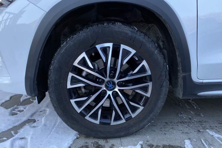 Used BYD Song New Energy 2017 Song EV300 Prestige Model Left Front Wheel Hub