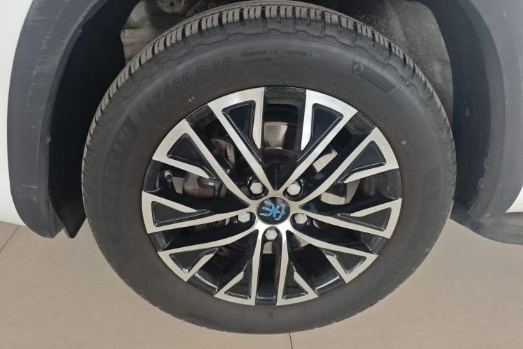 Used BYD Song New Energy 2017 Song DM 1.5TID All-Wheel Drive Prestige Model Left Front Wheel Hub