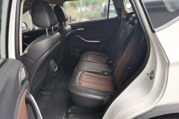 Used BYD Song New Energy 2017 Song DM 1.5TID All-Wheel Drive Luxury Model Left Rear Seat