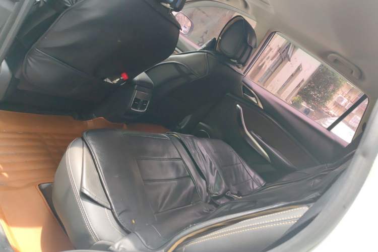 Used BYD Song New Energy 2017 Song DM 1.5TID All-Wheel Drive Luxury Model Left Rear Seat