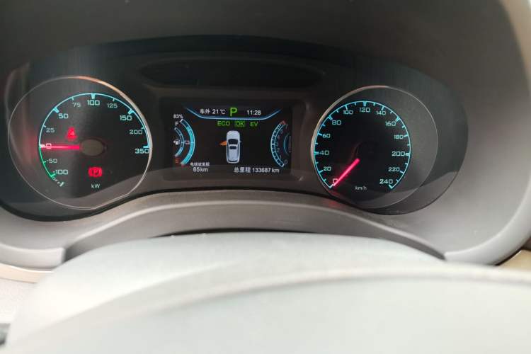 Used BYD Song New Energy 2017 Song DM 1.5TID All-Wheel Drive Prestige Model Odometer Close Up