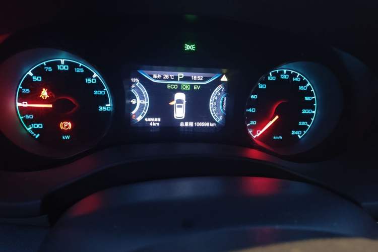 Used BYD Song New Energy 2017 Song DM 1.5TID All-Wheel Drive Luxury Model Odometer Close Up