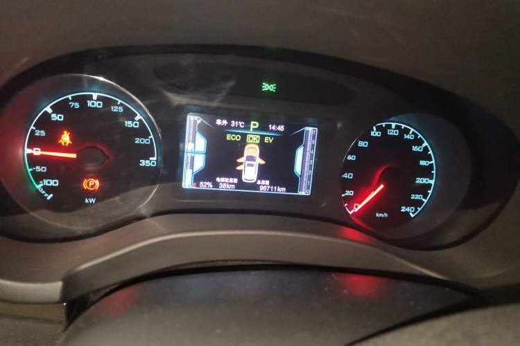 Used BYD Song New Energy 2017 Song DM 1.5TID All-Wheel Drive Luxury Model Odometer Close Up
