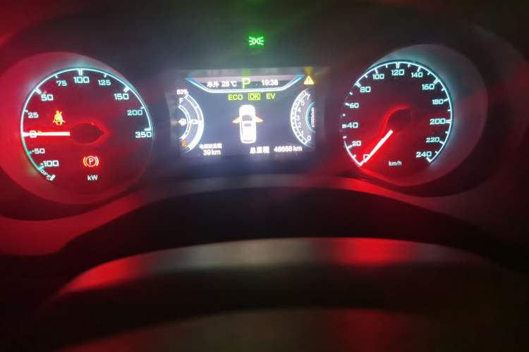Used BYD Song New Energy 2017 Song DM 1.5TID All-Wheel Drive Luxury Model Odometer Close Up