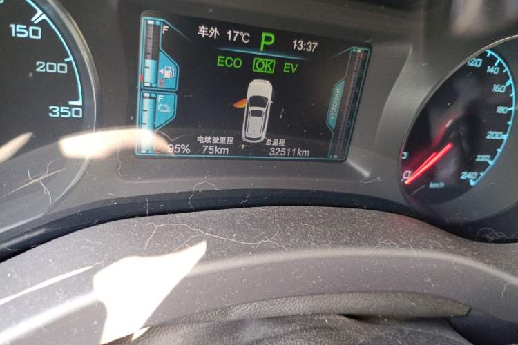 Used BYD Song New Energy 2017 Song DM 1.5TID All-Wheel Drive Luxury Model Odometer Close Up