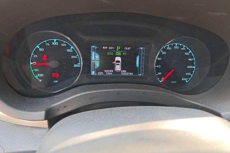 Used BYD Song New Energy 2017 Song DM 1.5TID All-Wheel Drive Prestige Model Odometer Close Up