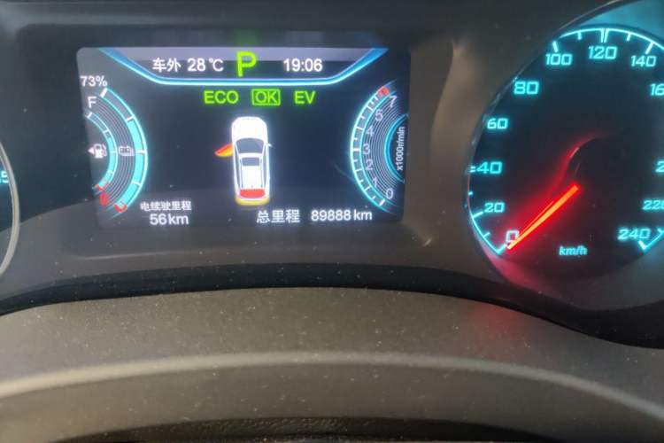 Used BYD Song New Energy 2017 Song DM 1.5TID All-Wheel Drive Luxury Model Odometer Close Up