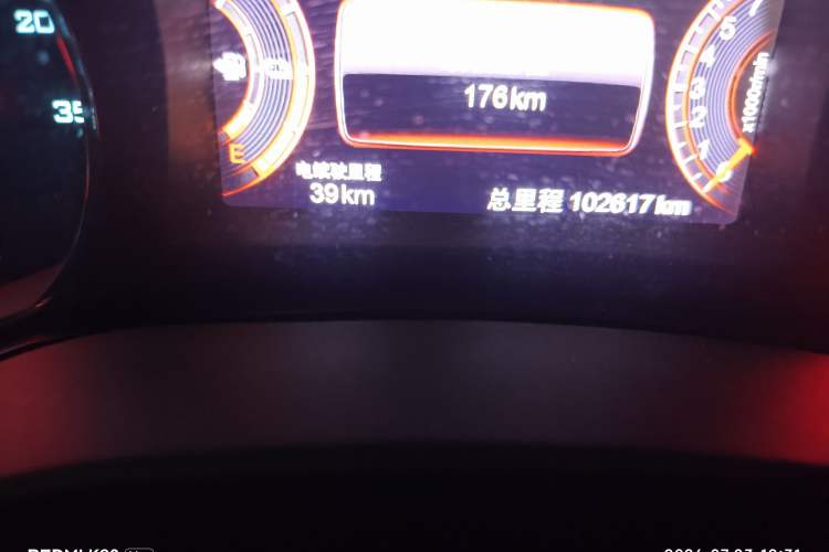 Used BYD Song New Energy 2017 Song DM 1.5TID All-Wheel Drive Luxury Model Odometer Close Up