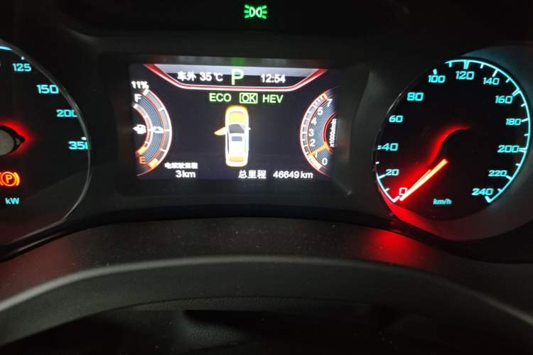 Used BYD Song New Energy 2017 Song DM 1.5TID All-Wheel Drive Luxury Model Odometer Close Up