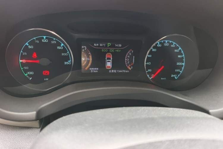 Used BYD Song New Energy 2017 Song DM 1.5TID All-Wheel Drive Prestige Model Odometer Close Up