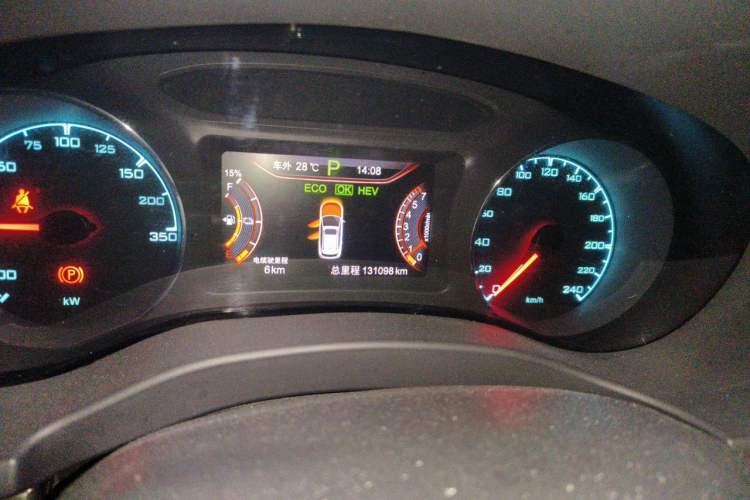 Used BYD Song New Energy 2017 Song DM 1.5TID All-Wheel Drive Luxury Model Odometer Close Up
